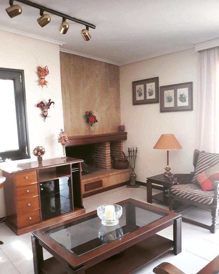 Fantastic Villa, A 5 Minute Drive From The Beach! アテネ エクステリア 写真
